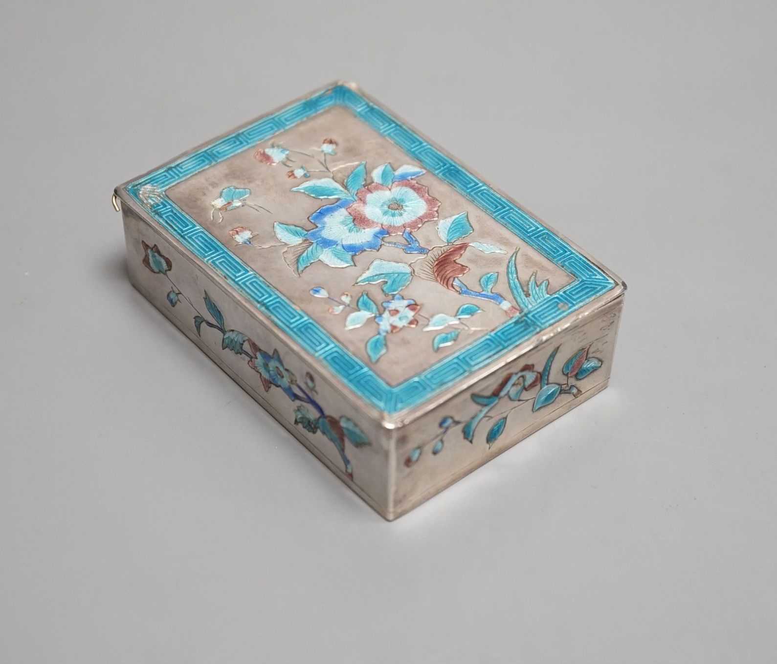 A Chinese Export white metal and enamel rectangular snuff box, 78mm.